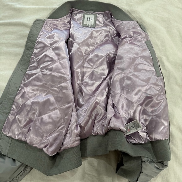 Gap Women's Bomber Jacket Size Medium. - Picture 5 of 5